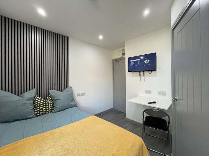 4 Bedroom End Terrace House To Rent In High Street, B66