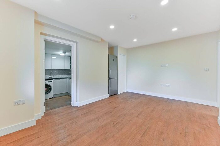 2 Bedroom Flat For Sale In Sydenham Road, Croydon, CR0