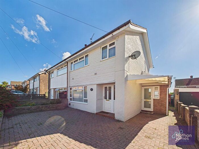 3 Bedroom Semi-Detached House For Sale In Ash Grove, Caldicot, NP26