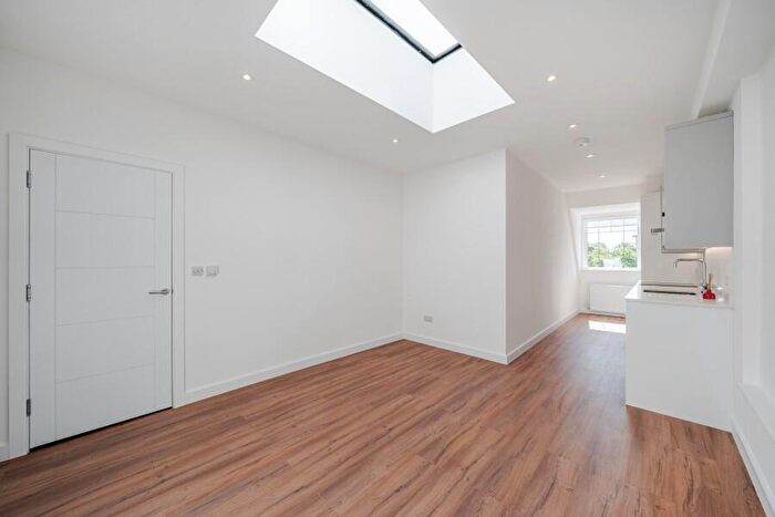 1 Bedroom Apartment To Rent In Bank Chambers, Woking, Surrey, GU21