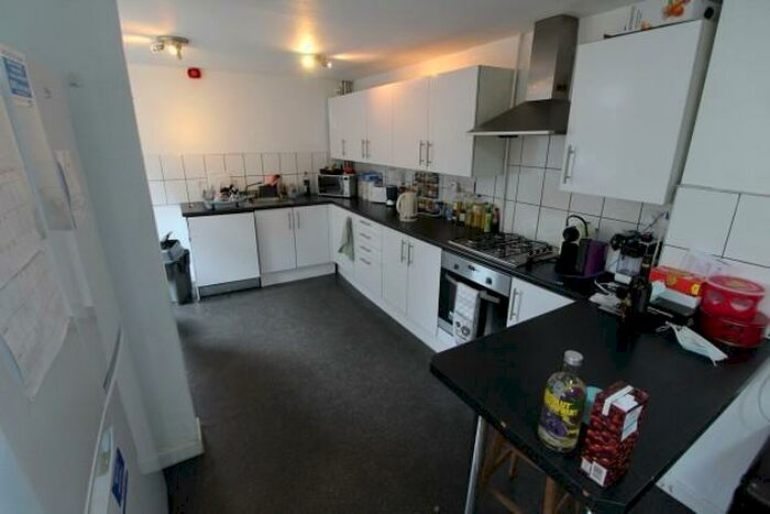 6 Bedroom Terraced House To Rent In Richmond Road - Cardiff, CF24