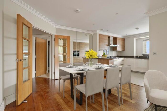 2 Bedroom Flat To Rent In Claremont Lane, Esher, KT10