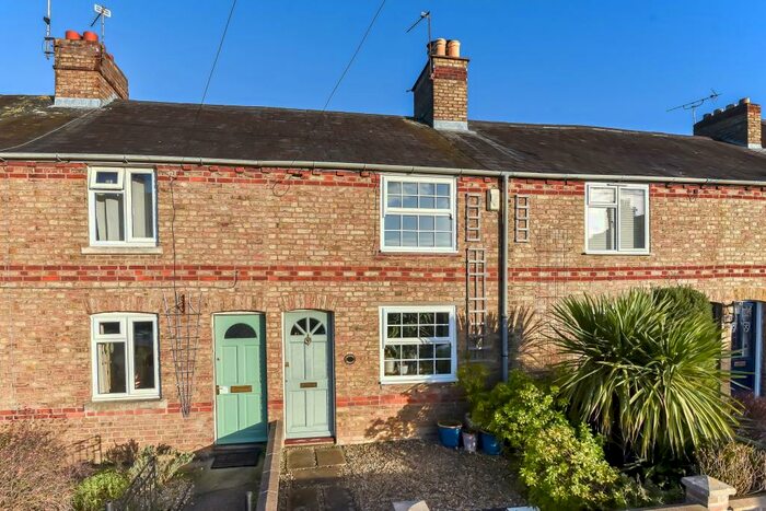 3 Bedroom Terraced House To Rent In Pitts Road, Headington, OX3
