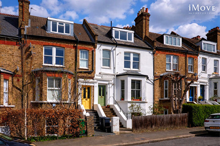 2 Bedroom Flat For Sale In Whiteley Road, London, SE19