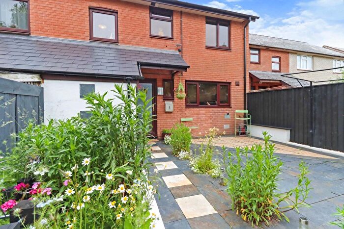 3 Bedroom Terraced House For Sale In Lon Glanyrafon, Newtown, Powys, SY16