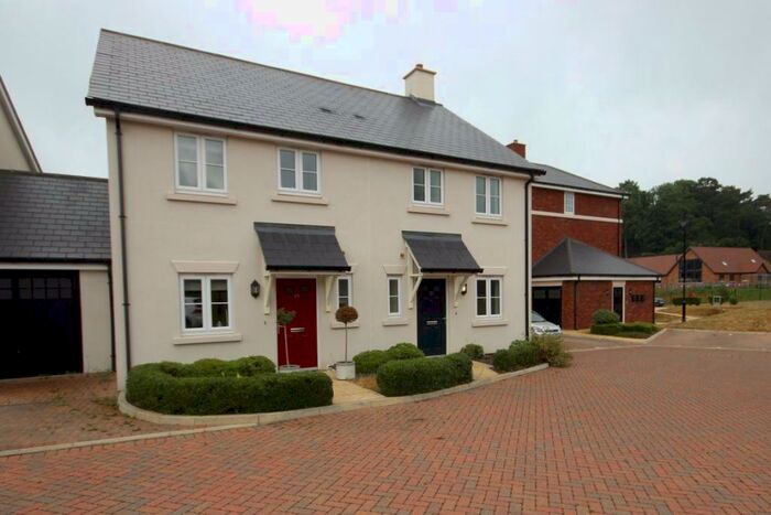 3 Bedroom Semi-Detached House To Rent In Colston Rise, Ampthill, Bedfordshire, MK45