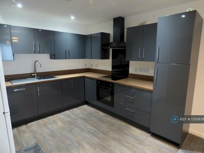 2 Bedroom Flat To Rent In Kemley House, Hull, HU2