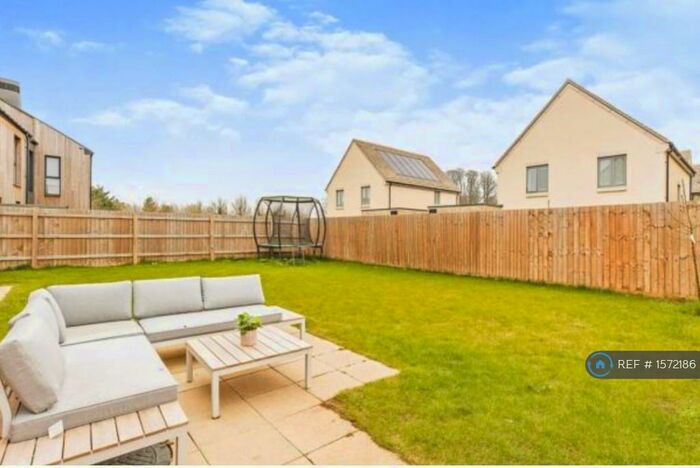 4 Bedroom Detached House To Rent In Blueberry Drive, Bicester, OX27