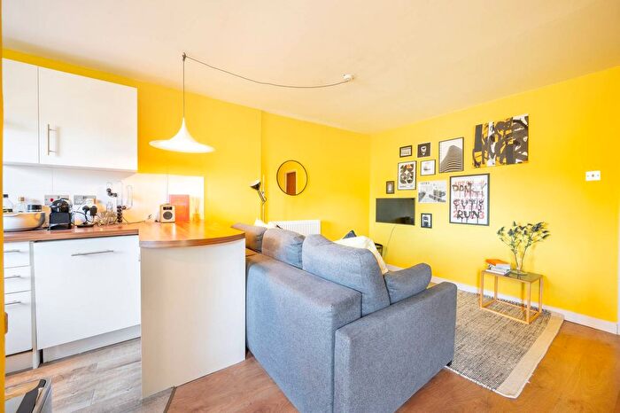 1 Bedroom Flat To Rent In Tavistock Crescent, Notting Hill, London, W11