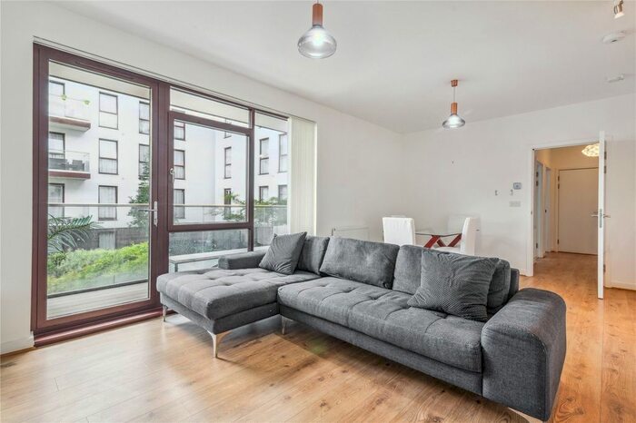 2 Bedroom Flat To Rent In Gibson Road, London, SE11