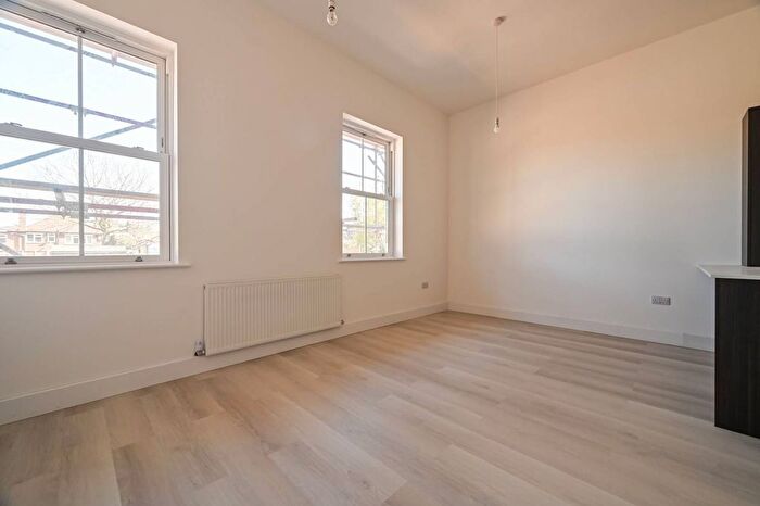2 Bedroom Flat For Sale In The Oaks, Chigwell, IG7