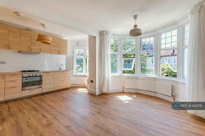 1 Bedroom Flat To Rent In Lodge Drive, Palmers Green, N13