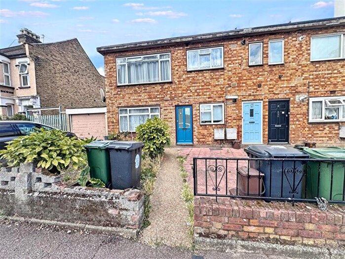 2 Bedroom Maisonette To Rent In Lea Bridge Road, Leyton, E10