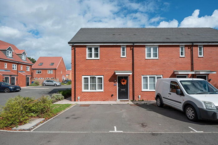 3 Bedroom End Of Terrace House For Sale In Sundowner Grove, Tipton, West Midlands, DY4