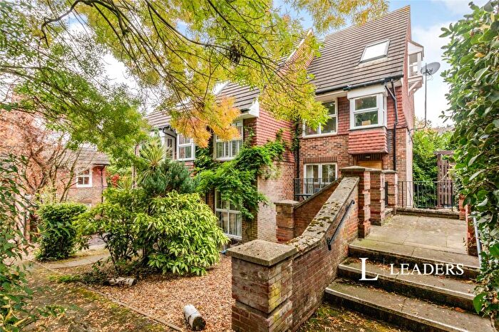 1 Bedroom House To Rent In Windmill Rise, Kingston Upon Thames, KT2