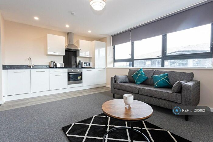 2 Bedroom Flat To Rent In Sandringham House, Salford, M5