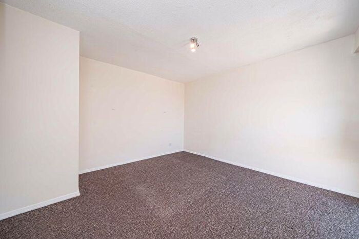 2 Bedroom Flat To Rent In Cheam Road, Sutton, SM1