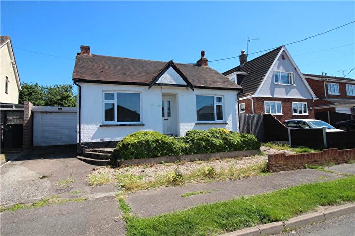 3 Bedroom Bungalow For Sale In Hambro Avenue, Rayleigh, Essex, SS6