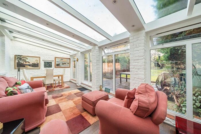 4 Bedroom Detached House For Sale In Park Road, Kingston Upon Thames, KT2 - Photo 5