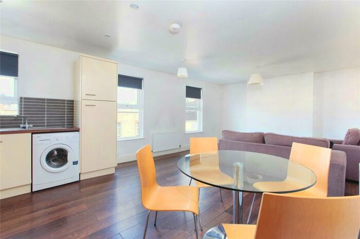 2 Bedroom Flat To Rent In Eckstein Road, Battersea, London, SW11