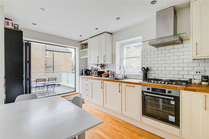 3 Bedroom Flat To Rent In Stephendale Road, Fulham, London, SW6