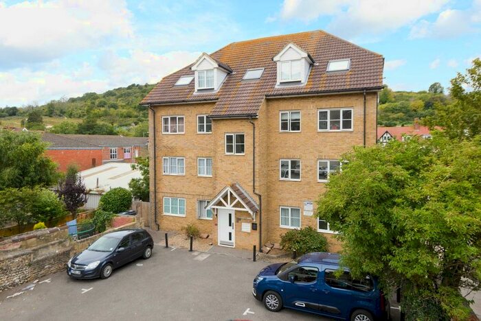 1 Bedroom Flat To Rent In Manor Road, Dover, CT17