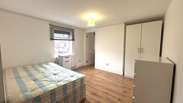 Studio To Rent In New Kings Road, London, SW6