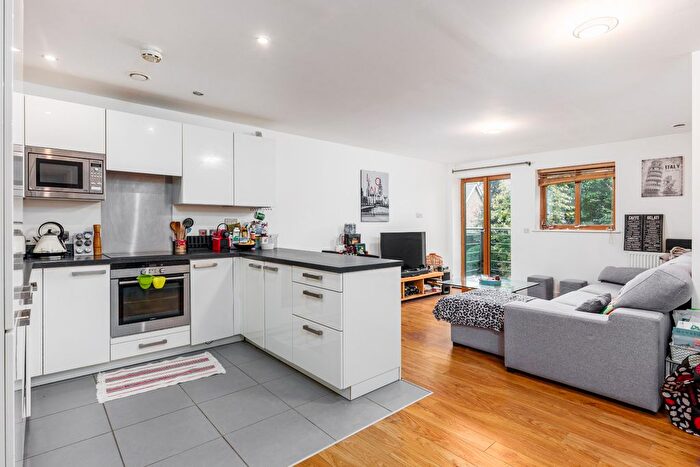 2 Bedroom Flat To Rent In Holford Way, Roehampton, SW15