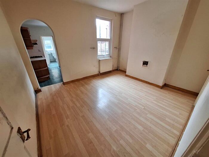 3 Bedroom Terraced House For Sale In Swansea Road, Reading, RG1