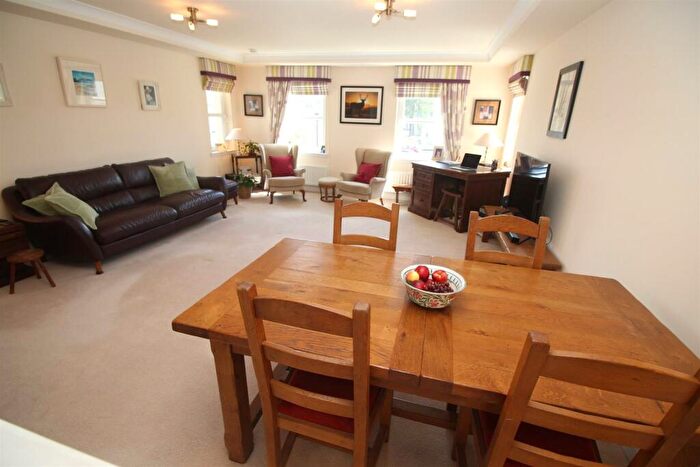 2 Bedroom Flat For Sale In Cromarty Grove, Inverkip, PA16