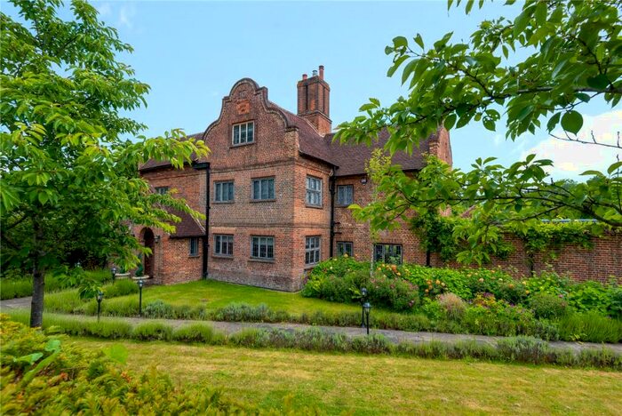 4 Bedroom Detached House To Rent In Bagshot Road, Chobham, Woking, Surrey, GU24