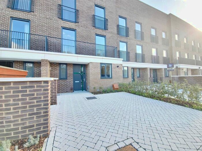 4 Bedroom Terraced House To Rent In Bridgend Crescent, Rainham, RM13