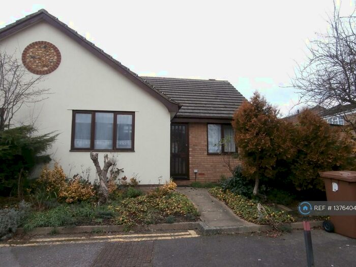 2 Bedroom Bungalow To Rent In Hollow Close, Guildford, GU2