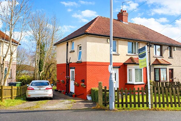 3 Bedroom Semi Detached House For Sale In Thackeray Road, Ravenscliffe, Bradford, BD10