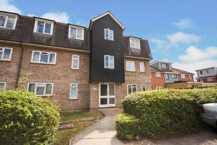 1 Bedroom Flat To Rent In Menzies Avenue, Basildon, SS15
