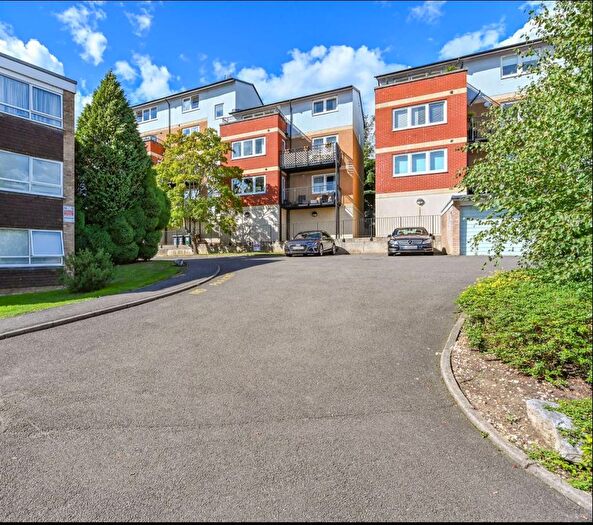 2 Bedroom Flat For Sale In Penn Place, Solomons Hill, Rickmansworth, WD3