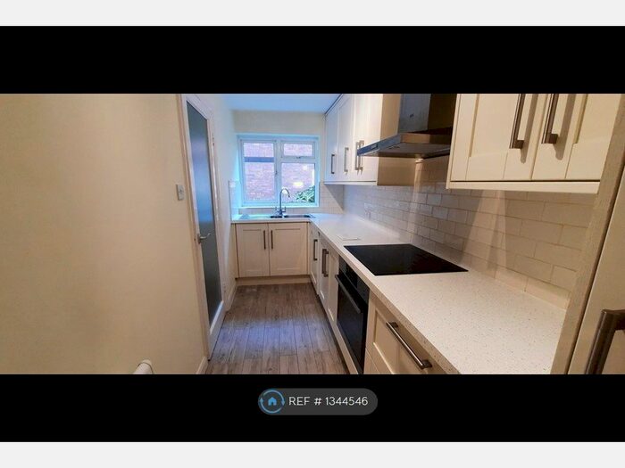 2 Bedroom Flat To Rent In Ranmore Court, London, SW20