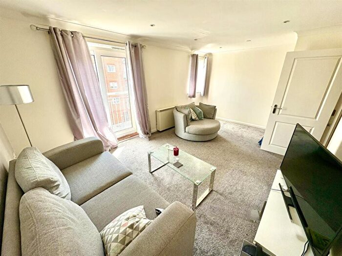 2 Bedroom Flat For Sale In Vectis Way, Cosham, PO6