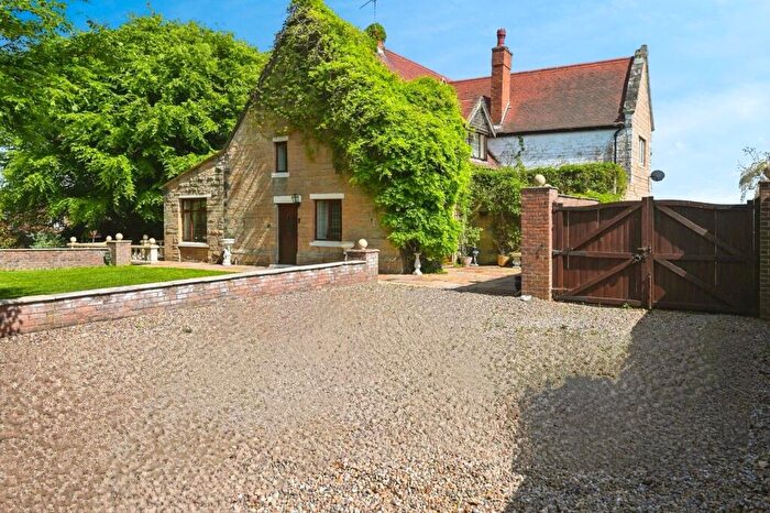 3 Bedroom Detached House For Sale In Leas Avenue, Pleasley, Mansfield, Derbyshire, NG19