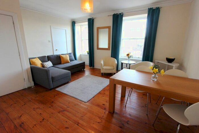 2 Bedroom Flat To Rent In High Street, Edinburgh, EH1