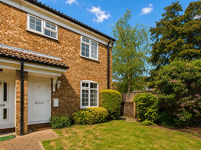 3 Bedroom End Terrace House To Rent In Lambourn Close, Cambridge, CB2