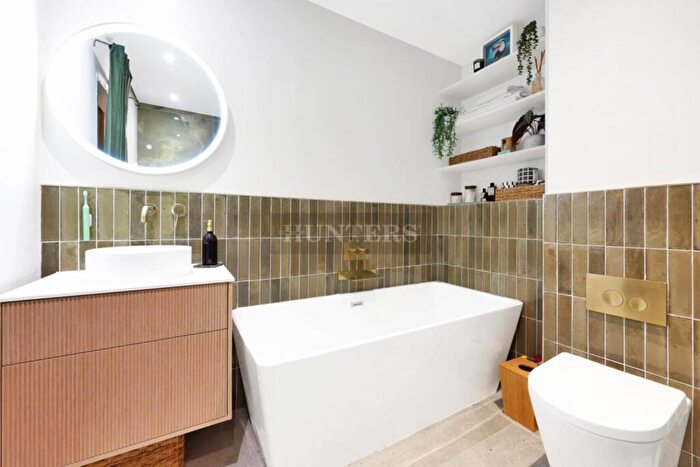2 Bedroom Duplex To Rent In Rampart Street, London, E1