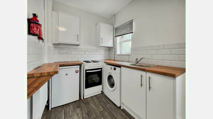 1 Bedroom Flat To Rent In Penhill Road, Pontcanna, Cardiff, CF11