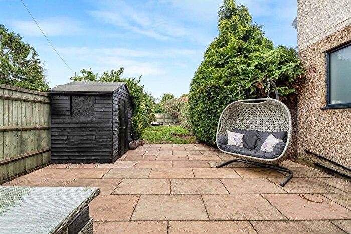 1 Bedroom Maisonette For Sale In Penton Avenue, Staines-Upon-Thames, Surrey, TW18