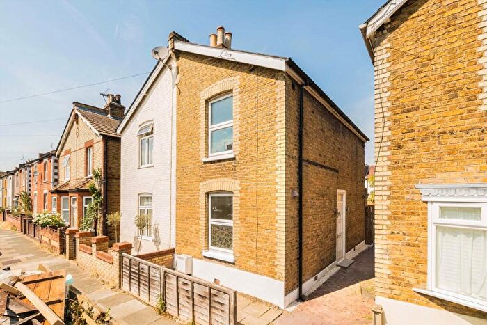 2 Bedroom Semi Detached House For Sale In Northcote Road, New Malden, KT3