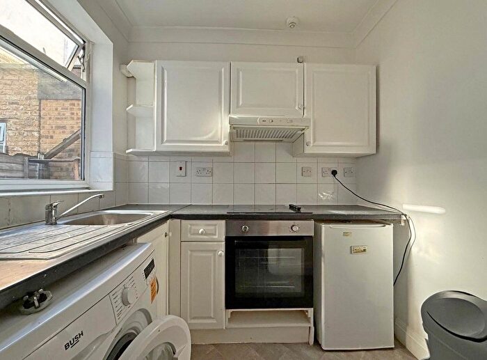 1 Bedroom Studio To Rent In Lampton Road, TW3