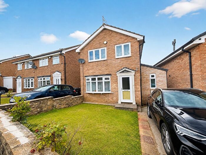 3 Bedroom Detached House For Sale In Hunters Park Avenue, Clayton, Bradford, BD14