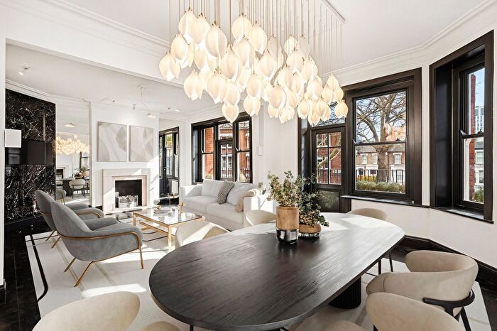 2 Bedroom Flat To Rent In Cremorne Road, London, SW10