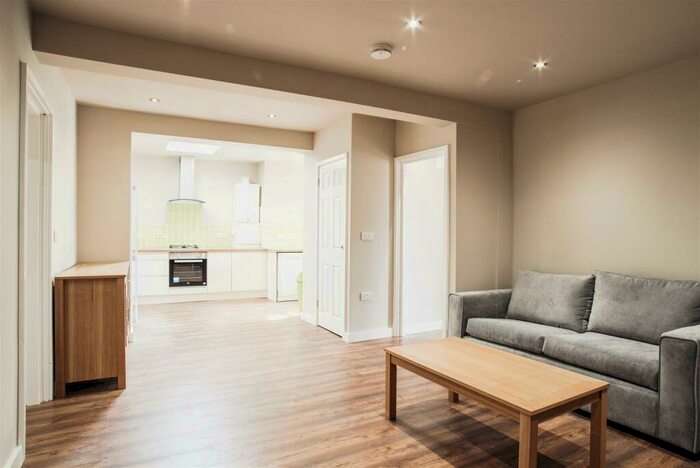6 Bedroom Semi-Detached House To Rent In **£pppw Excl Bills** Pelham Crescent, Beeston, NG9