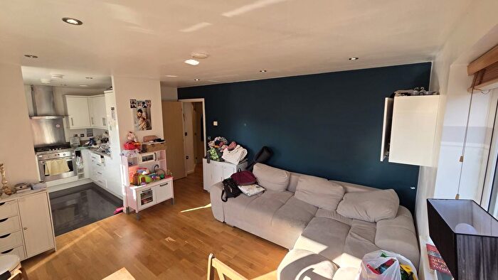 2 Bedroom Flat To Rent In Taylor Court, Todd Close, Borehamwood, WD6